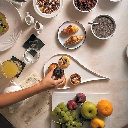 بيت ضيافة Palazzo Flora 4*