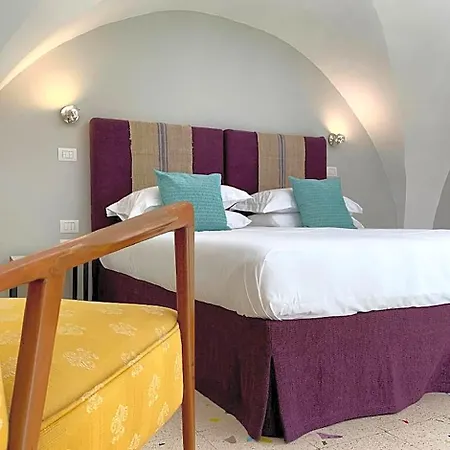 Palazzo Flora بيت ضيافة 4*